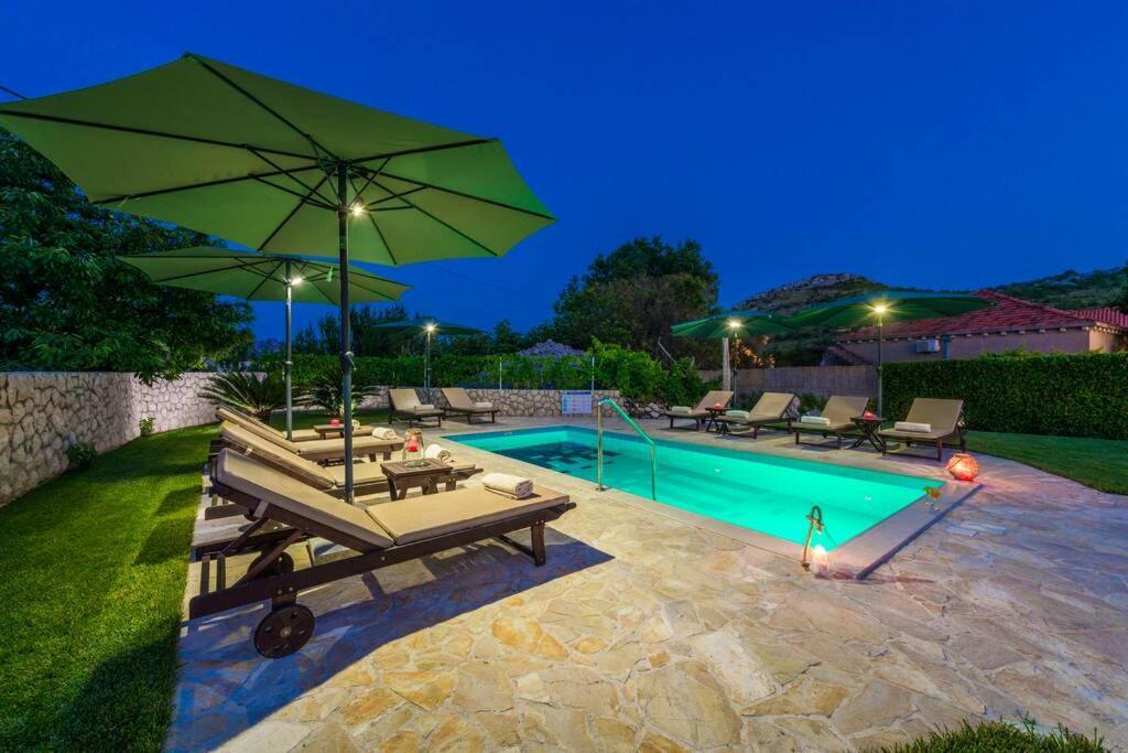 Vila Vergatum-Privacy,Gym,Billiards,Table Tennis Donji Brgat المظهر الخارجي الصورة